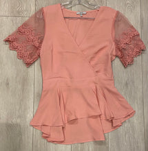 Load image into Gallery viewer, Lace sleeve top
